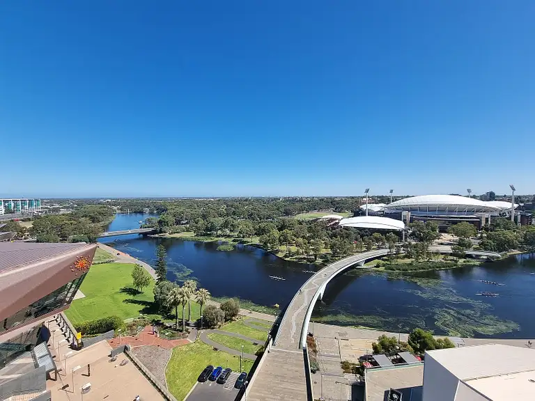 Adelaide City Highlights and Wine Tasting Tour